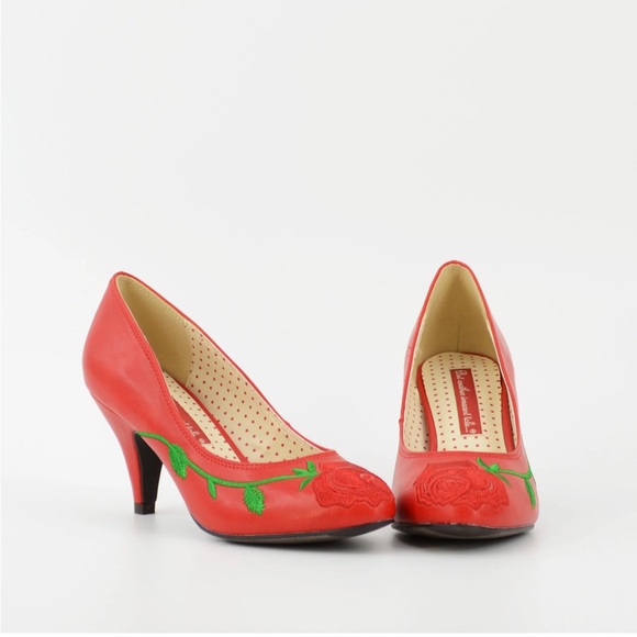 Unique Vintage Red Rose Embroidered Heels Size 7.5 B.A.I.T Footwear - Picture 3 of 9